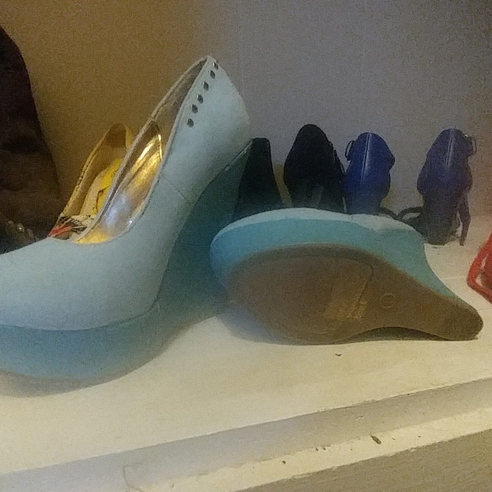 Shoes - Picture 4 of 4